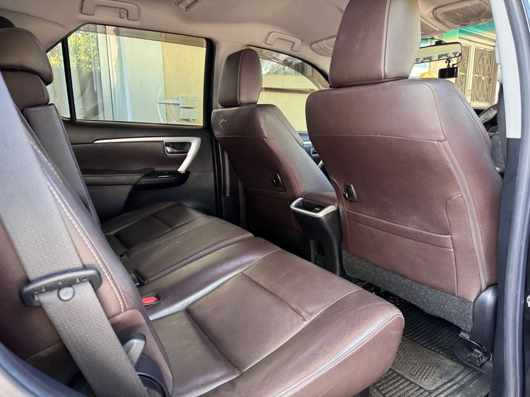 Toyota Fortuner 2016 2.7 V Sedan เบนซิน เกียร์อัตโนมัติ ดำ รูปที่ 4