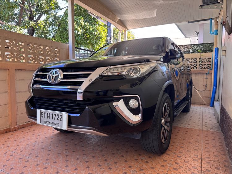 Toyota Fortuner 2016 2.7 V Sedan เบนซิน เกียร์อัตโนมัติ ดำ รูปที่ 2