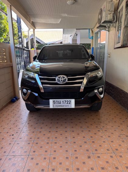 รถ Toyota Fortuner 2.7 V สี ดำ