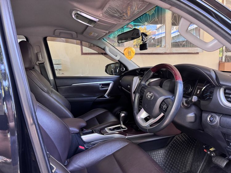 Toyota Fortuner 2016 2.7 V Sedan เบนซิน เกียร์อัตโนมัติ ดำ รูปที่ 3