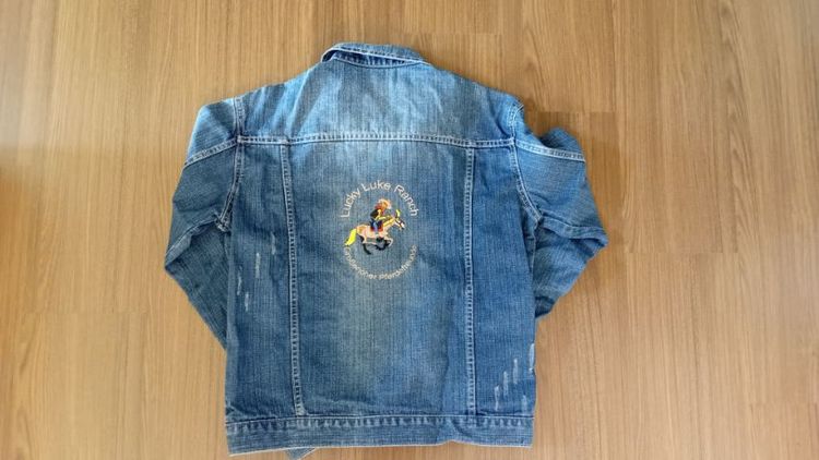 แจ๊กเก็ตยีนส์มือสอง ไซร์สM รอบอก 42" ยาว 24" สภาพดี มีตำหนิกระดุมหน้าหลุด 2 เม็ด ใส่ได้ทั้ง ญ และ ช รูปที่ 3