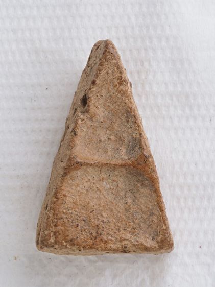 พระนางพญาเนื้อดิน 04116807 รูปที่ 2