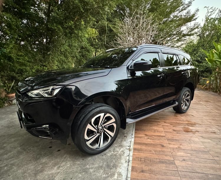 Isuzu MU-X 2022 1.9 ULTIMATE 2WD Utility-car ดีเซล เกียร์อัตโนมัติ ดำ รูปที่ 2