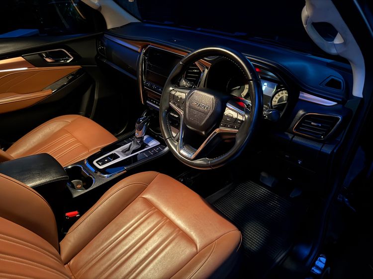 Isuzu MU-X 2022 1.9 ULTIMATE 2WD Utility-car ดีเซล เกียร์อัตโนมัติ ดำ รูปที่ 2