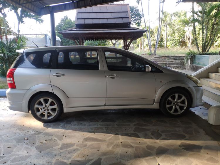 รถ Toyota Wish 2.0 Q สี บรอนซ์เงิน