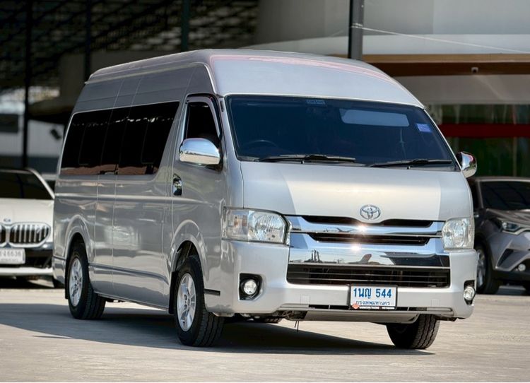 รถ Toyota Commuter 3.0 สี เทา
