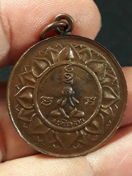 เหรียญหลวงพ่อจาด วัดบางกระเบา จ.ปราจีนบุรี รุ่นแรก จ.เจริญลาภ ปี2484 เนื้อทองแดงห่วงเชื่อมขอบกระบอกสภาพยังสวย รูปที่ 2
