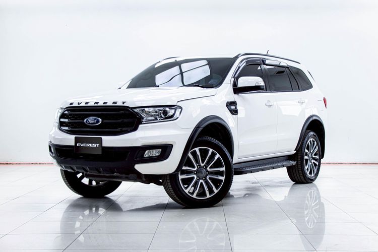 รถ Ford Everest 2.0 Turbo Titanium สี ขาว