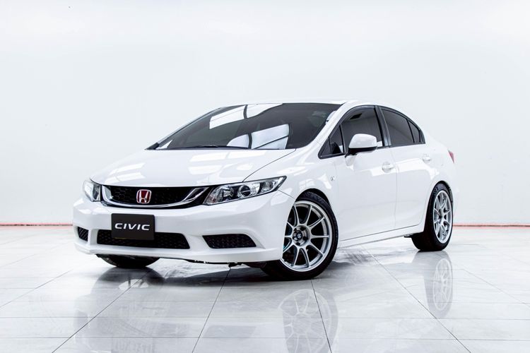 Honda Civic 2013 1.8 S i-VTEC Sedan เบนซิน ไม่ติดแก๊ส เกียร์อัตโนมัติ ขาว รูปที่ 4