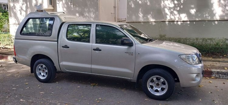 รถ Toyota Hilux Vigo 2.5 J สี เทา