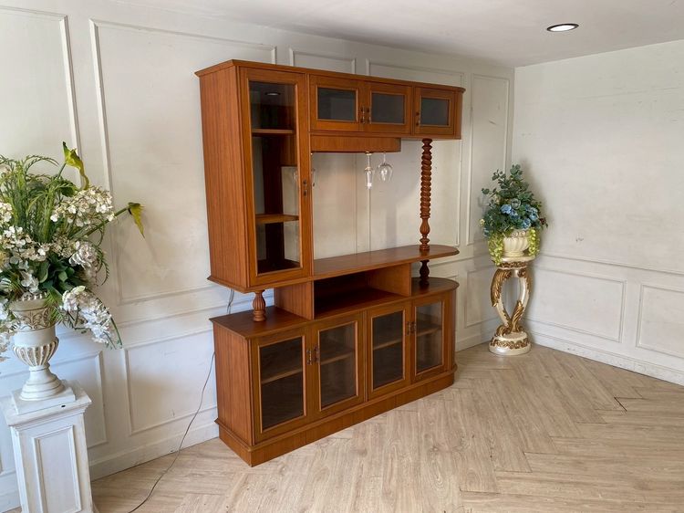 ตู้บาร์สูงโครงไม้สัก 3 ชั้น บานเปิดกระจก พร้อมเก้าอี้บาร์ไม้สัก รูปที่ 4