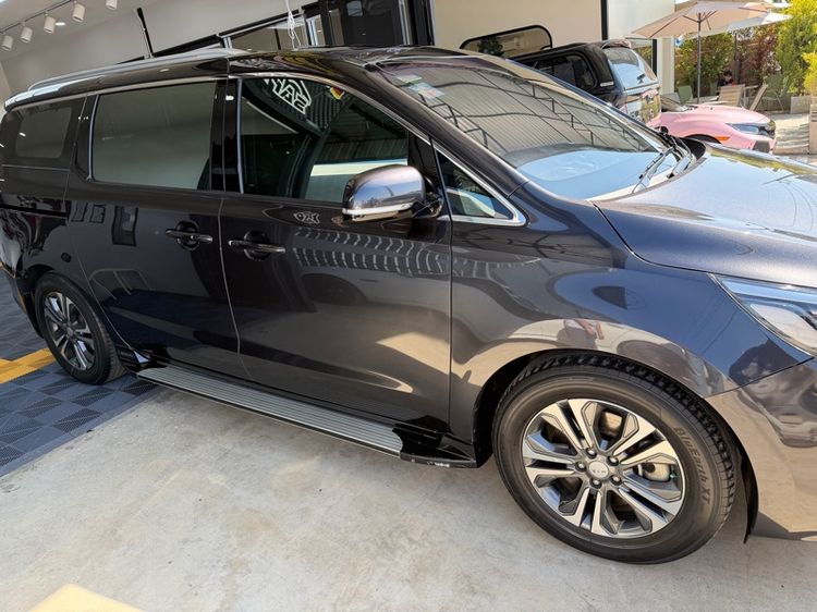 รถ Kia Carnival 2.4 GS สี ดำ
