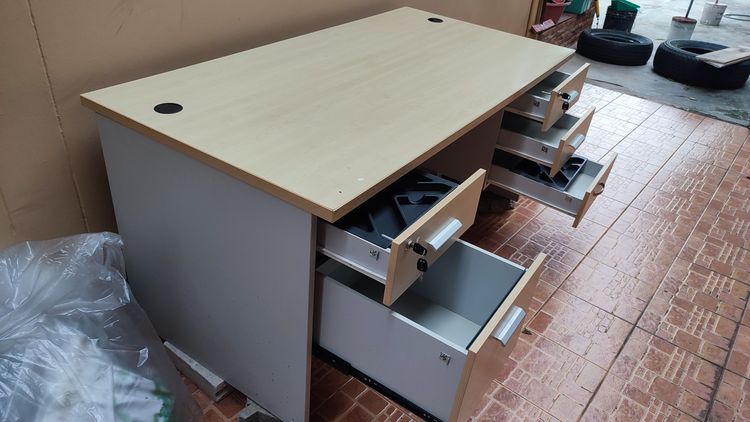 โต๊ะทำงาน