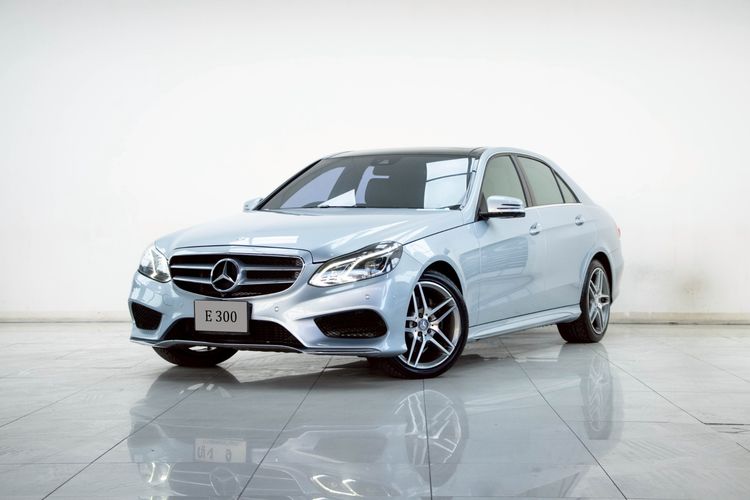 รถ Mercedes-Benz E-Class E300 สี เทา