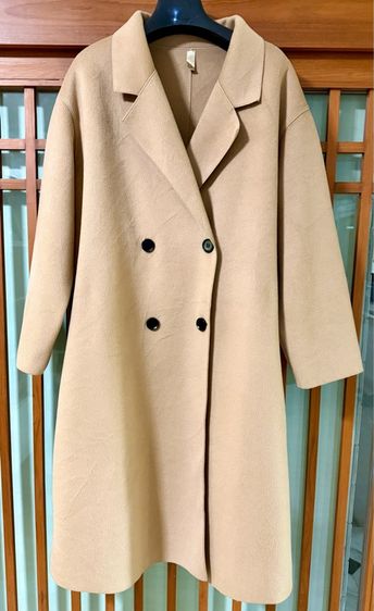 เสื้อโค้ทวูล Hand made สีเบจ วูล 65 โพลีเอสเตอร์ 35 สีสวย อุ่นมาก size L มีกระเป๋า 2 ข้าง สภาพดีมาก รูปที่ 2