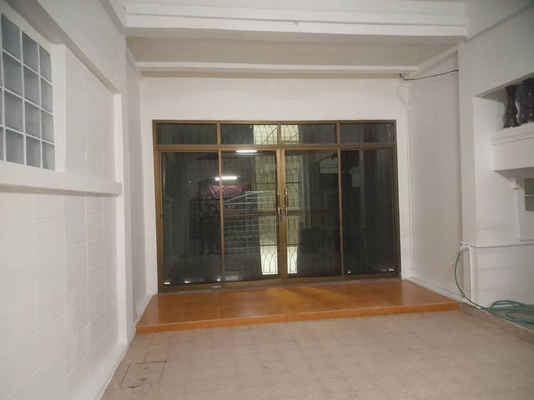 มีบางส่วน ขายทาวเฮาส์ 2 ชั้น หมู่บ้านศิขริน หน้ากว้าง 6 เมตร รูปที่ 2