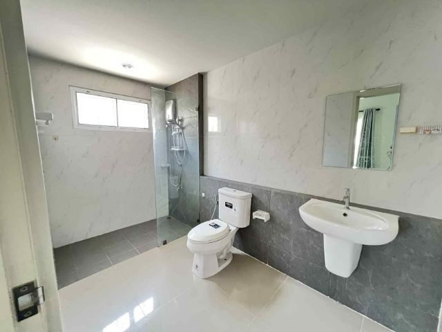 ตกแต่งครบ ใช่ 🏘️ขายด่วนเดอะเฟิร์ส4บายพาสจอหอเมืองนครราชสีมา​
บ้านเดี่ยว เนื้อที่ 56.10 ตร.ว.​
ขนาด​3 ห้องนอน 2  รูปที่ 3