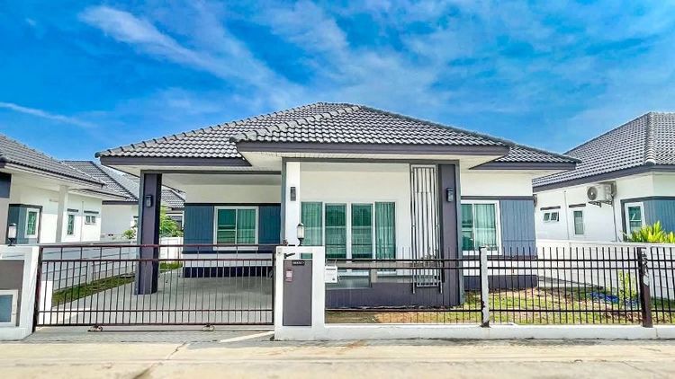 ตกแต่งครบ ใช่ 🏘️ขายด่วนเดอะเฟิร์ส4บายพาสจอหอเมืองนครราชสีมา​
บ้านเดี่ยว เนื้อที่ 56.10 ตร.ว.​
ขนาด​3 ห้องนอน 2 