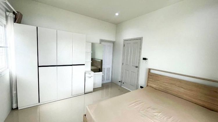 ตกแต่งครบ ใช่ 🏘️ขายด่วนเดอะเฟิร์ส4บายพาสจอหอเมืองนครราชสีมา​
บ้านเดี่ยว เนื้อที่ 56.10 ตร.ว.​
ขนาด​3 ห้องนอน 2  รูปที่ 2