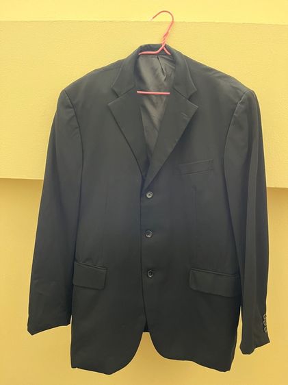 เสื้อสูทผู้ชายสีดำทางการ กระดุม 3เม็ด อก 50นิ้ว (มือสอง)