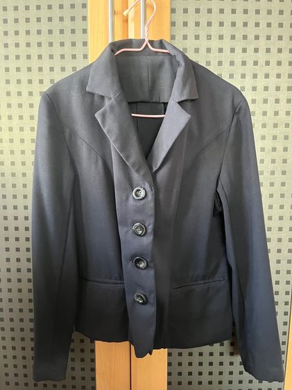 แขนยาว อื่นๆ S อื่นๆ เสื้อสูทผู้หญิงสีกรมทางการ กระดุม 4เม็ด อก 30นิ้ว (มือสอง)