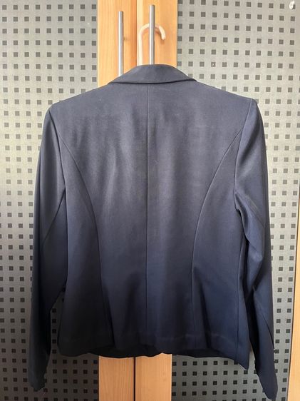 เสื้อสูทผู้หญิงสีกรมทางการ กระดุม 3เม็ด อก 30นิ้ว (มือสอง)  รูปที่ 2