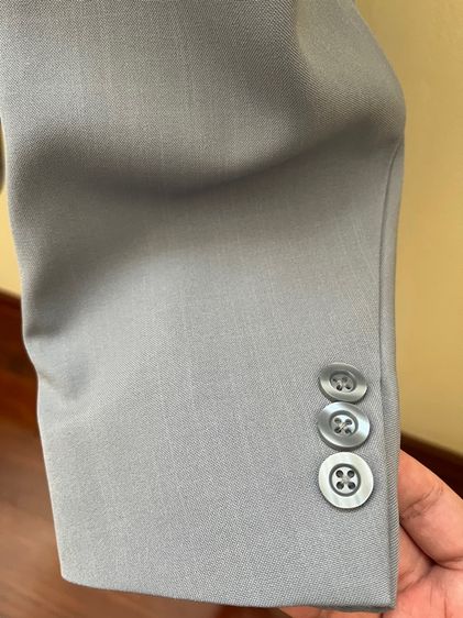 ชุดสูทผู้ชายสีเทาทางการ เสื้อพร้อมกางเกง อก 52นิ้ว เอว 42นิ้ว พร้อมถุงสูท (มือสอง) รูปที่ 5