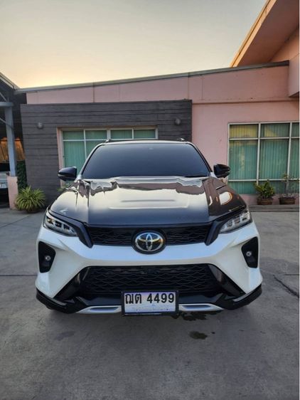 รถ Toyota Fortuner 2.8 LEGENDER 4WD AT สี ขาว