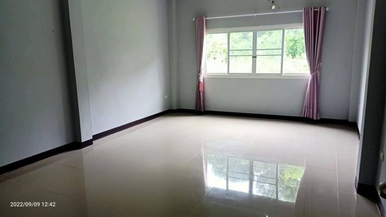 มีบางส่วน ใช่ ขายบ้าพร้อมอยู่อำเภอจักราชจังหวัดนครราชสีมา
ขนาด: 73 ตารางวาใกล้ที่ว่าการ​อำเภอ
 รูปที่ 4