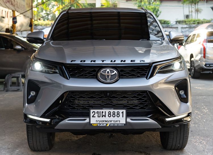 รถ Toyota Fortuner 2.4 Leader V 4WD สี เทา