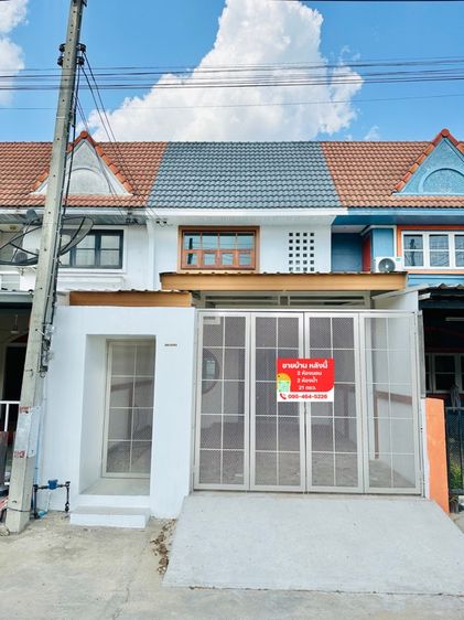 ทาวน์เฮ้าส์ 2 ชั้นรีโนเวทใหม่ทั้งหลัง น่ารักอบอุ่น มินิมอล ใกช้ทางลง m81 เพียง 800 เมตร