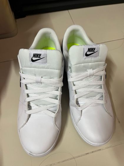 รองเท้า nike