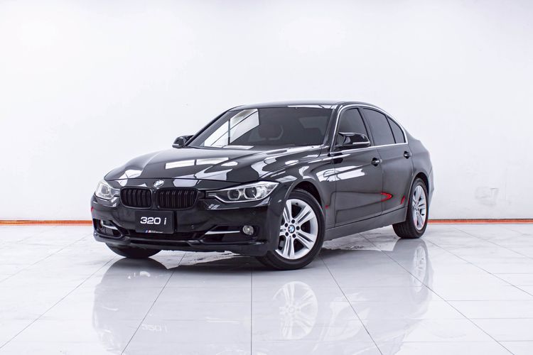 รถ BMW Series 3 320i สี ดำ