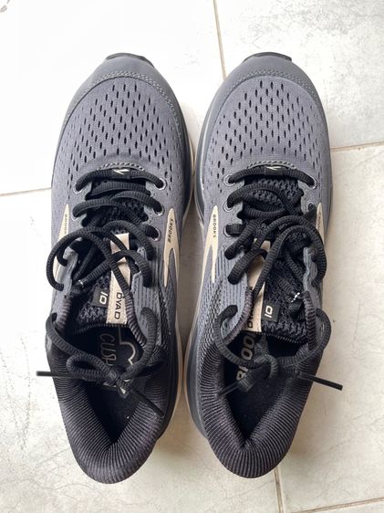 ร้องเท้าผ้าใบมือสอง Brooks ราคาถูกสภาพดี ค่าส่ง45บาท