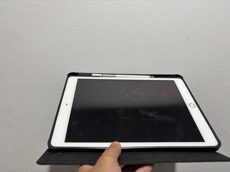 🔥🔥 เร่งปิดวันนี้ 🔥🔥 ขาย iPad Gen 8 (32GB) สี Gold สภาพนางฟ้า ครบกล่อง พร้อมใช้ ราคานี้คุ้มมาก รูปที่ 3
