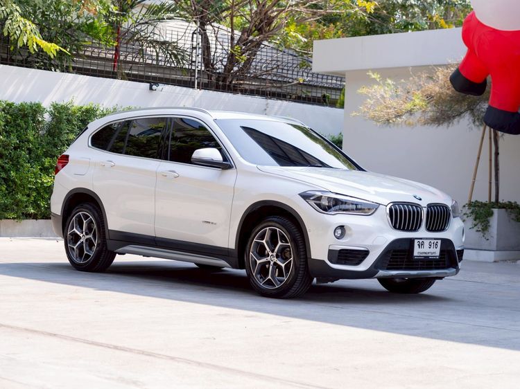 รถ BMW X1 2.0 sDrive18d xLine สี ขาว