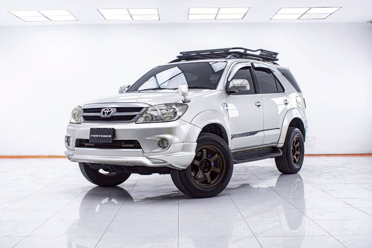 รถ Toyota Fortuner 2.7 V 4WD สี เทา