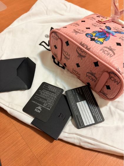  MCM Mini Rabbit Top Zip Shopper in Visetos Soft Pink  รูปที่ 3