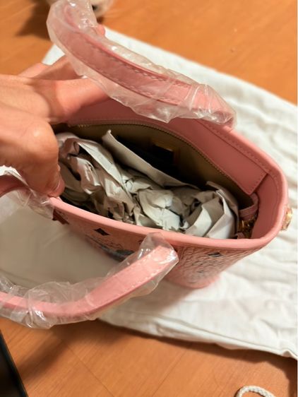  MCM Mini Rabbit Top Zip Shopper in Visetos Soft Pink  รูปที่ 2