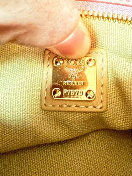  MCM Mini Rabbit Top Zip Shopper in Visetos Soft Pink  รูปที่ 8