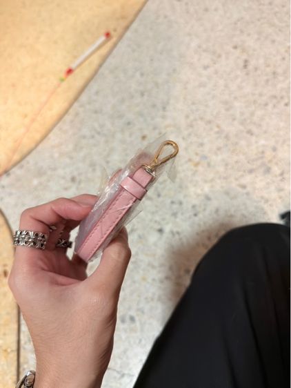  MCM Mini Rabbit Top Zip Shopper in Visetos Soft Pink  รูปที่ 7