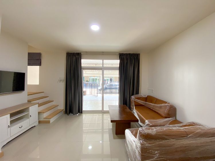 ตกแต่งครบ ให้เช่าทาวน์เฮ้าส์ 3 ห้องนอน ครัวขนาดใหญ่ ยินดีรับสัตว์เลี้ยง ใกล้เมกา บางนา รูปที่ 2