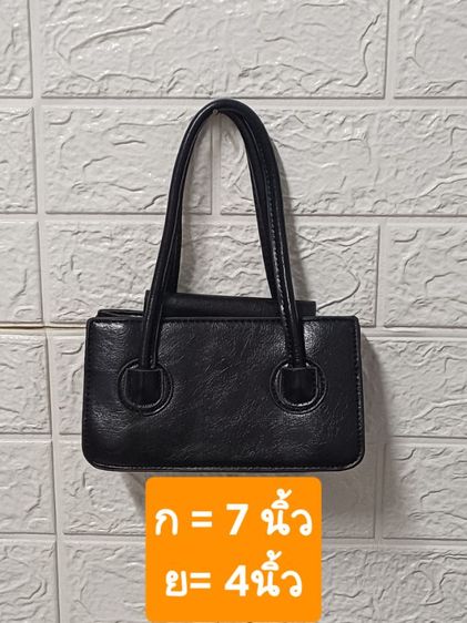 กระเป๋าถือใบเล็กมือสอง