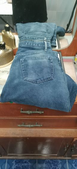 Vtg.Versace Couture Jeans Mens Made in Italy 1990's กางเกงยีนส์ งานเก่ายุค90 ทรงเซอร์ขาดเข่า ขาปล่อยชาย เอว31.5นิ้ว วัดจริง ป้าย32x42 สวยมาก รูปที่ 9