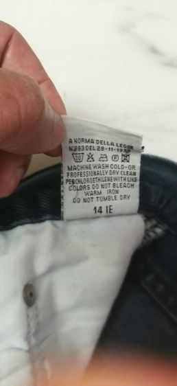 Vtg.Versace Couture Jeans Mens Made in Italy 1990's กางเกงยีนส์ งานเก่ายุค90 ทรงเซอร์ขาดเข่า ขาปล่อยชาย เอว31.5นิ้ว วัดจริง ป้าย32x42 สวยมาก รูปที่ 13