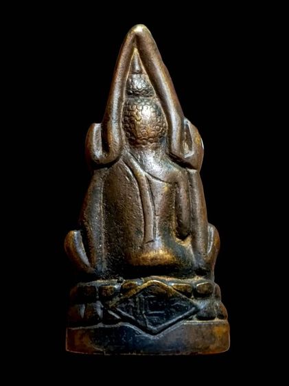 พระพุทธชินราช หลวงปู่เผือก วัดกิ่งแก้ว อุดกริ่ง รุ่นอินโดจีน ปี พ.ศ. 2485
สร้างขึ้นในยุคสงครามอินโดจีน 

 รูปที่ 3