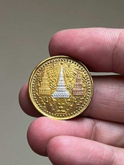 พระแก้วมรกตทรงเครื่อง ๓ ฤดู รูปที่ 2