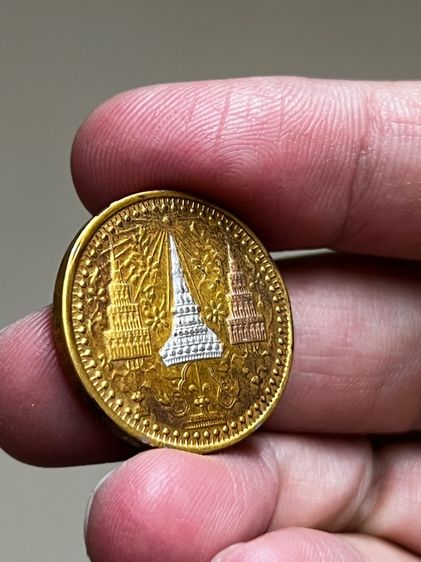 พระแก้วมรกตทรงเครื่อง ๓ ฤดู รูปที่ 3