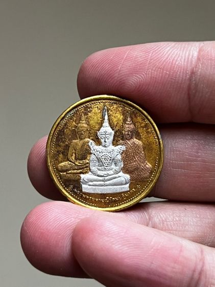 พระแก้วมรกตทรงเครื่อง ๓ ฤดู