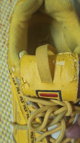 รองเท้าผ้าใบ FILA สีเหลืองมือสอง รูปที่ 2